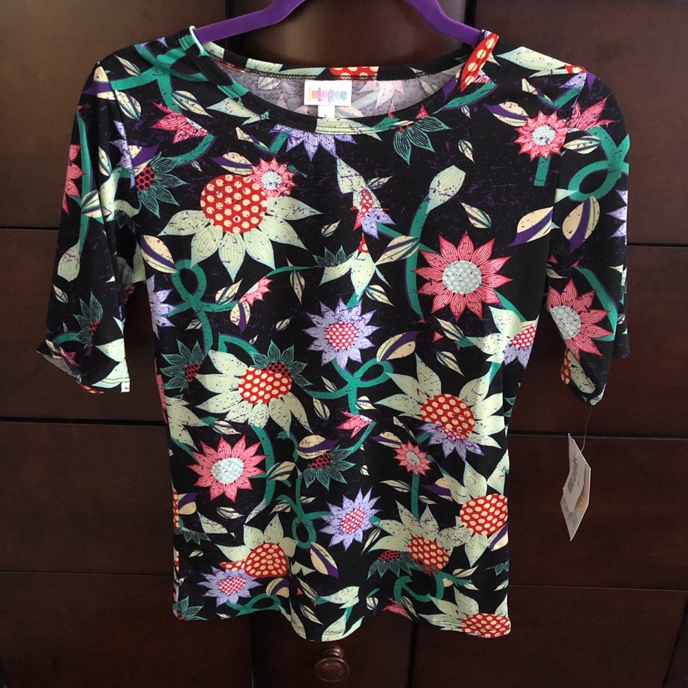 Small Gigi LuLaRoe shirt